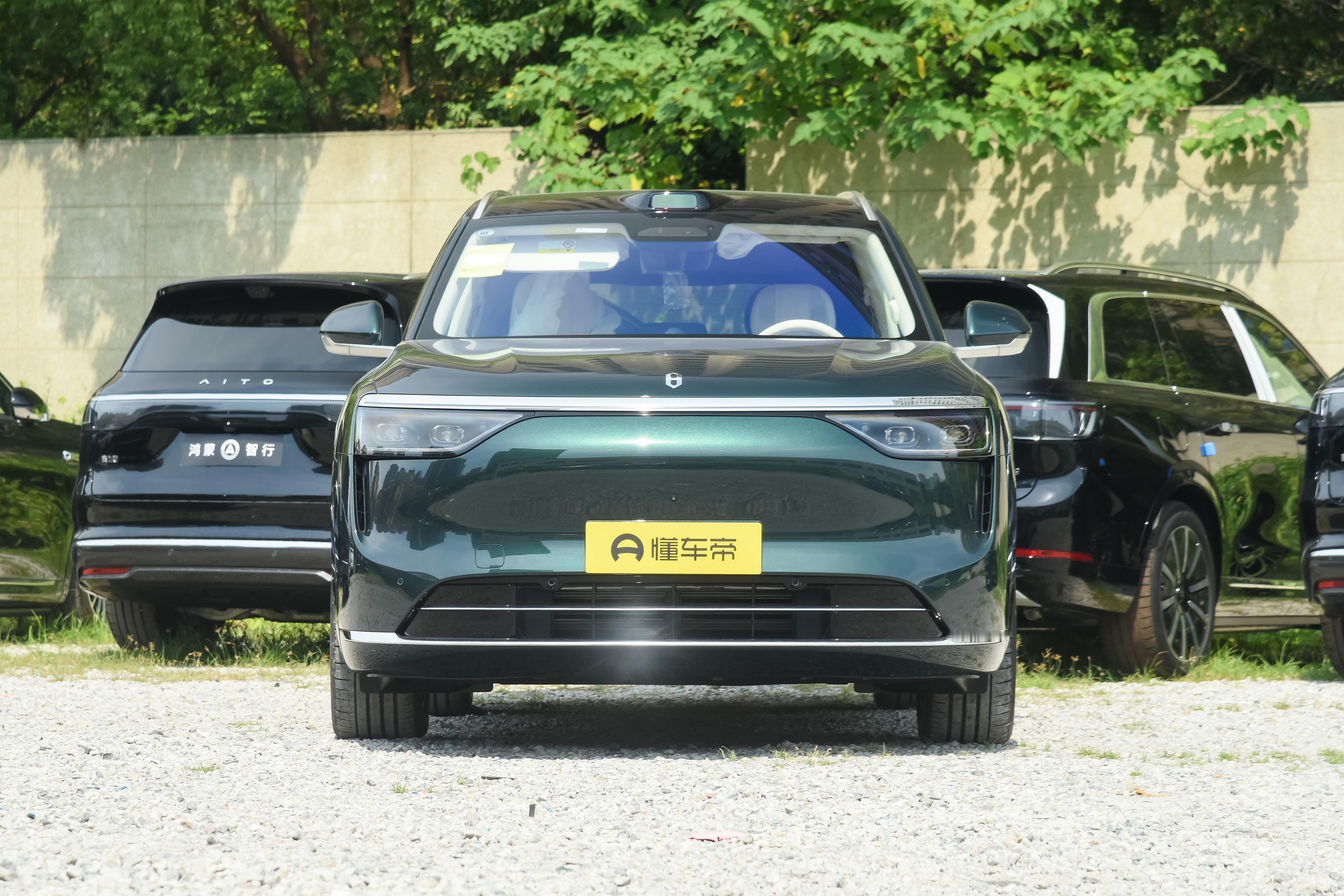 问界M8：M9的&34;平替&34;，还是华为的又一张王牌
问界M8这台车，我觉得是鸿蒙智行把&