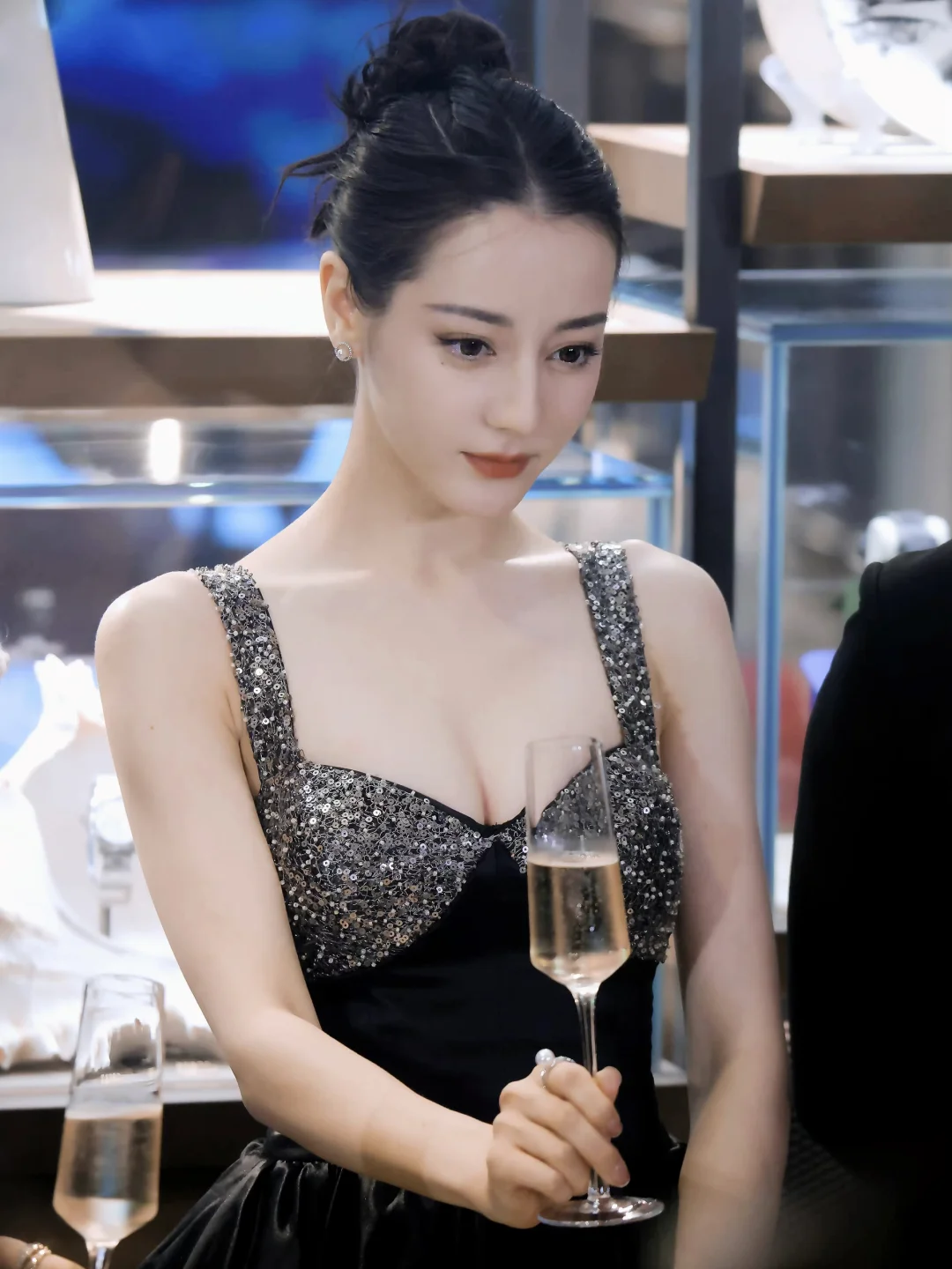 迪丽热巴✨黑裙晚宴女神惊艳登场✨