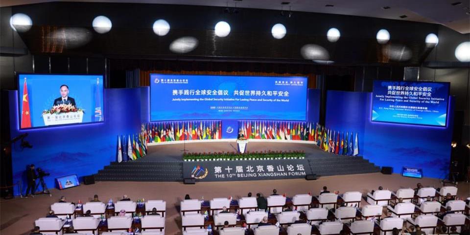 香山论坛重磅反差：美方级别回升参会，日本官方缺席，差异化安排暗藏考量
 
信息来源：公开新闻报道
 
第十三届北京香山论坛在北京举办，近百个国家、地区和国际组织代表团来到北京，是亚太地区重要的安全对话平台。本次论坛出现一个值得关注的现象：美方参会层级有所回升，日本官方防务人员没有获得参会资格，仅保留