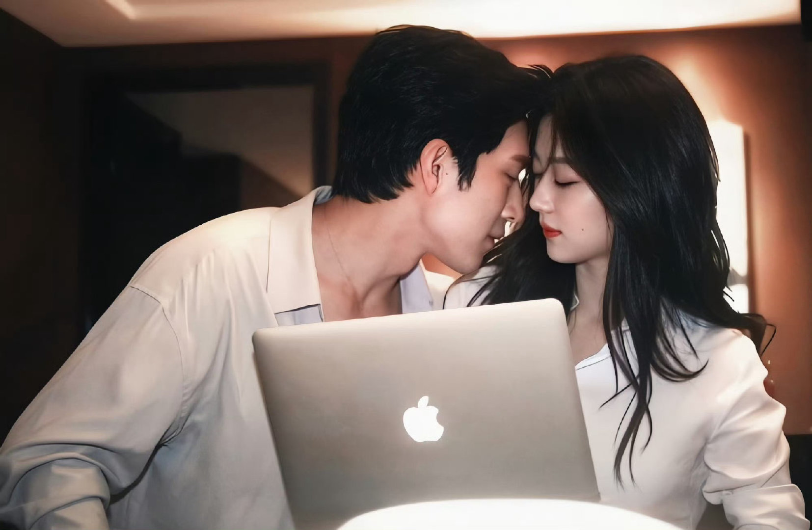《盛夏晴朗》官宣（优酷2027片单）
主创原班人马回归，但是！主演阵容还没有正式官宣。

角色号发文：栾念“盛夏，没有冰雕”、尚之桃“说了不会结束的”，剧粉疯狂呼吁两人二搭回归原角色。

 只是官宣项目立项，井柏然、孙千是否出演，官方还没盖章确认，目前全是观众期待，不是确定消息。 ​