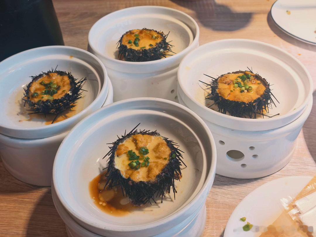 下飞机第一件事就是干饭！确实便宜…. ​​​