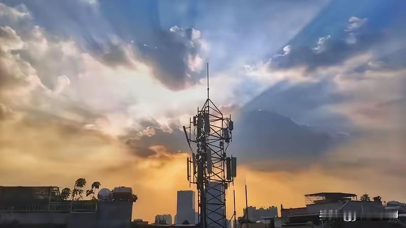 # 移动天工登场，开启工业数智新征程
近期“移动天工”品牌正式亮相，无疑是工业互联网数智升级赛道的重磅落子。依托中国移动此前积蓄的硬核创新势能——九天多模态大模型搭配MoMA多模型服务引擎，筑牢了安全可控的智能中枢底座，更推动算网服务从传统“尽力跑”进阶为可感可及的“准时达”，为工业场景量身筑牢技术