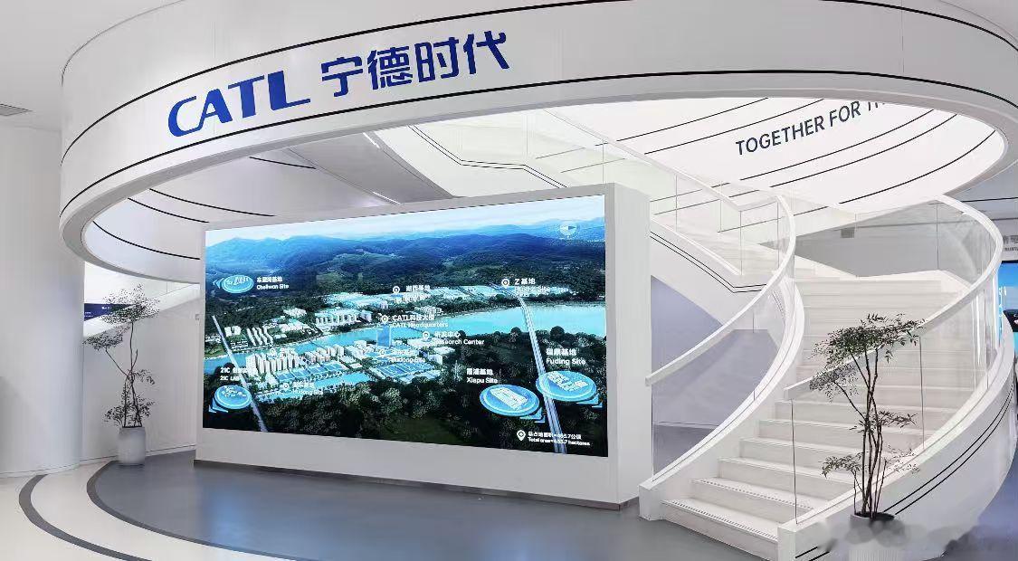 车企苦宁王久矣？别冤枉宁王了，宁德时代icon若下死手，根本没有车企“去宁化icon”的机会。伴随着汽车圈价格战愈演愈烈，在电池价格居高不下的情况下，新能源车车企纷纷把矛头指向了宁德时代，集体上演了一出去宁化，自研电池的浪潮。也导致了宁德时代的市值从最高2万多亿，直接腰斩，一度跌破万亿市 ​