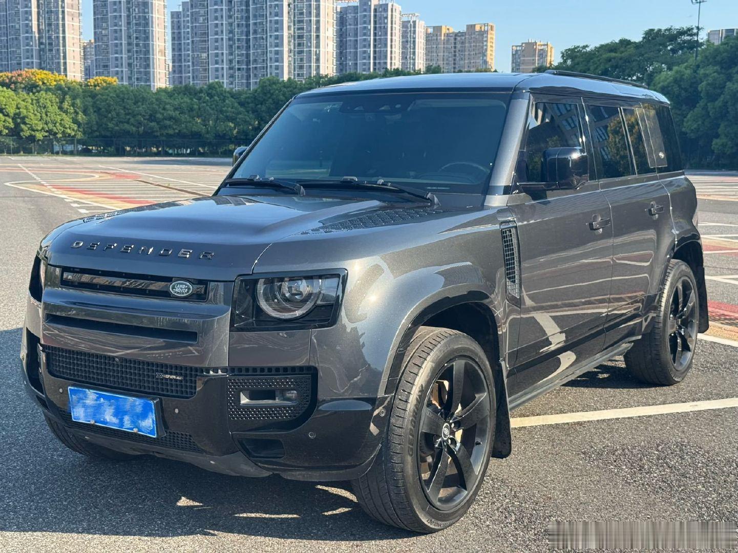 杭牌 23款路虎卫士110 HSE 8306

新款大屏中控

喀尔巴阡灰外观黑色内饰 ​