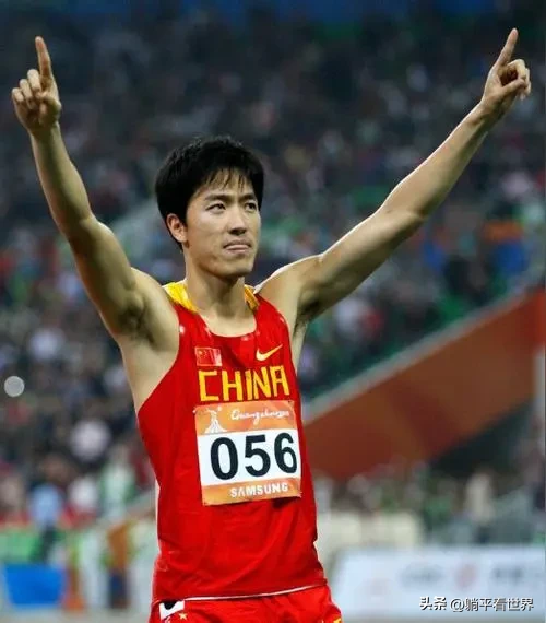 刘翔也要下岗了！

上海市体育局要求刘翔买断或者去当教练，看起来刘翔退役后一直被安排在上海市体育局工作，实际上刘翔应该只是挂名在体育局，享受相应的待遇，说不好听可能就是吃空饷，这次体育局通知刘翔要买断可能就是上面有相关政策。

刘翔作为中国功勋运动员，巅峰时期赚的也算盆满钵满，体育局的工资刘翔应该根