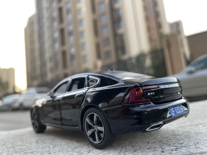 沃尔沃S90，百万内音响无敌，真正让人舍不得下车的，居然不是音响
百万以内找不到比它音响更能打的车，我提车3个月，每天下班都要在车里坐20分钟才上楼，舍不得走的原因居然根本不是音响。
我今年35岁干了快10年销售，大半时间都耗在路上，之前换过两台车，从来没一台能让我有“赖着不想走”的感觉，直到咬咬牙