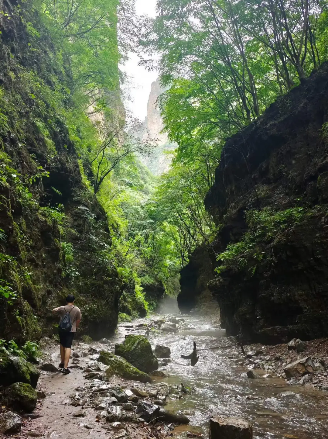 京西双景绝美出逃✨龙门涧峡谷溯溪+爨底下