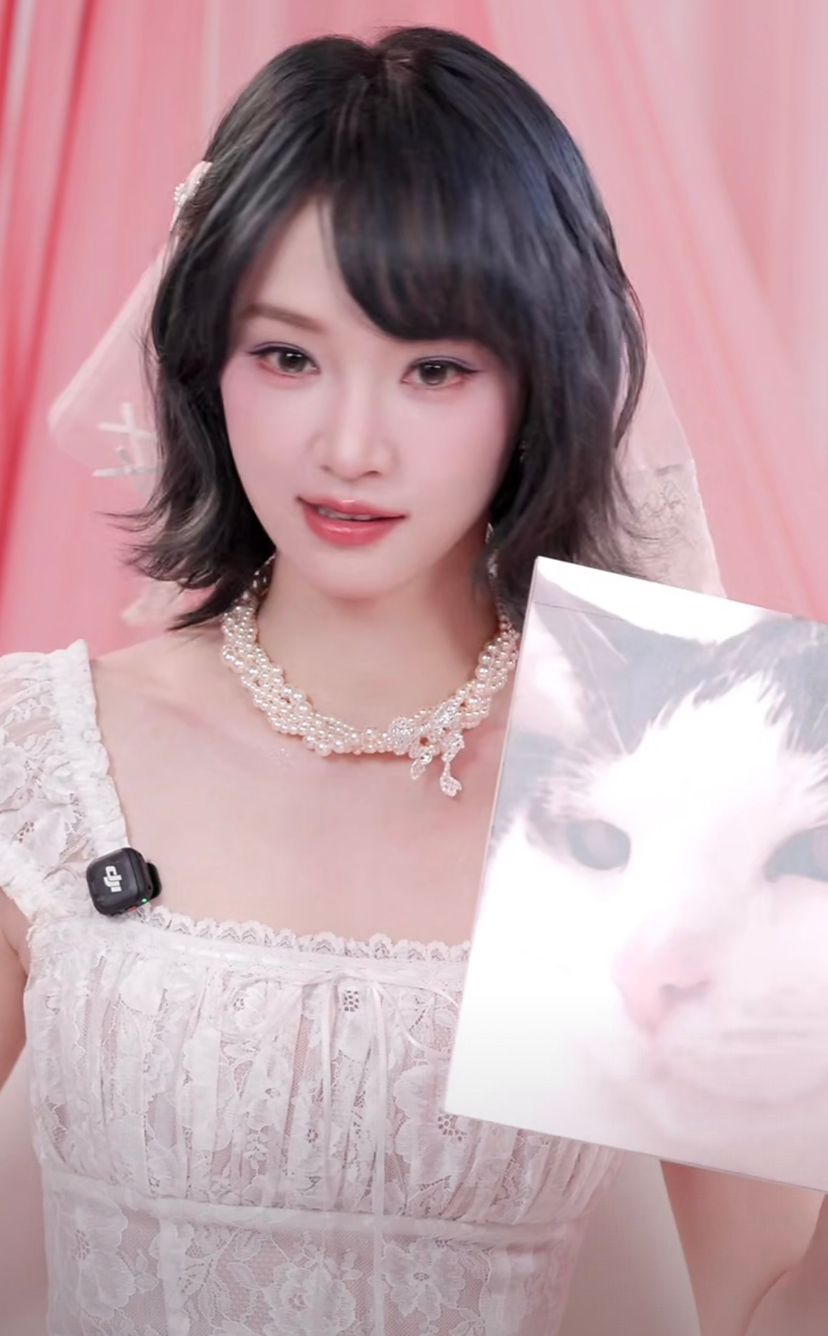#黄灿灿[超话]##黄灿灿烟熏妆#hcc#girlscrush品牌挚友黄灿灿# 

😛😝😜🤪表情自截
个人最喜欢懵懵的 ​