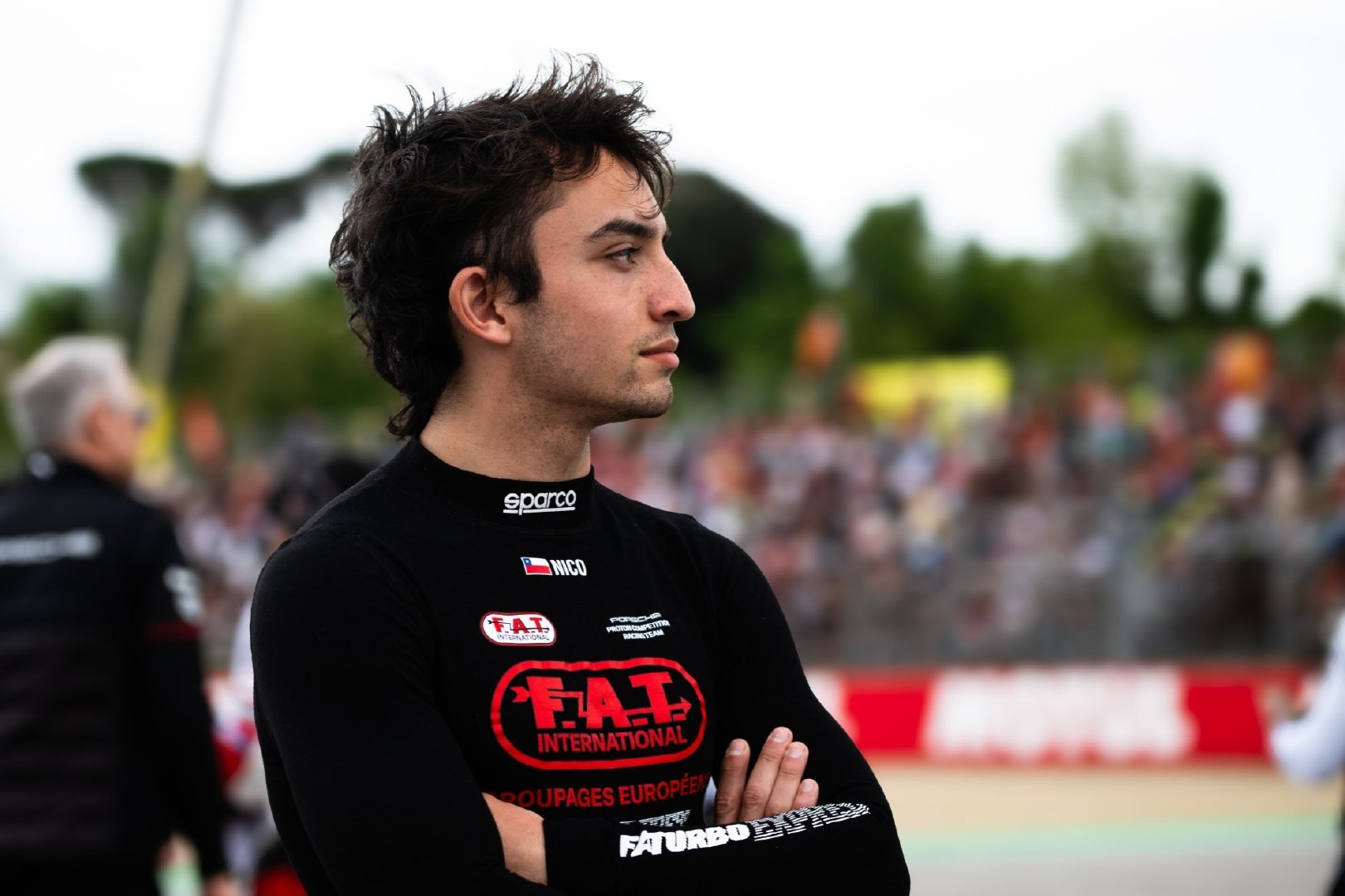 #F1[超话]##2026F1西班牙大奖赛# 阿隆索的 A14 管理经纪公司迎来了一位21岁的智利车手——尼科·皮诺纳。他在勒芒24小时耐力赛中登上过领奖台，也在征战 Hypercar 组别的比赛，不过他的目标是晋升F2，并寻求进入F1的机会。 ​
