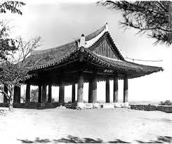 大同江畔牡丹峰浮碧楼，号称建于公元393年