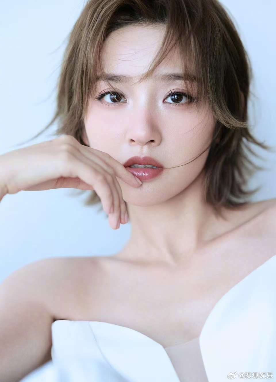 生日快乐！愿你在新的一岁里，继续与清风明月为伴，与自在欢喜同行。 ​​​