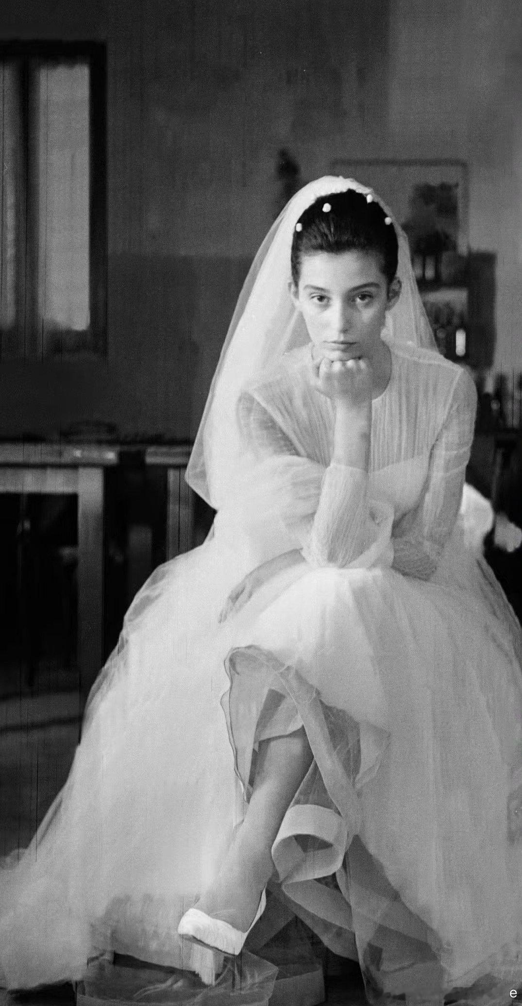 👰‍♀️我也最喜欢恩佐
我说我再也不想结婚了
但我现在不这么想了
就我们在最亲的朋友家人面前多好啊[泪奔] ​