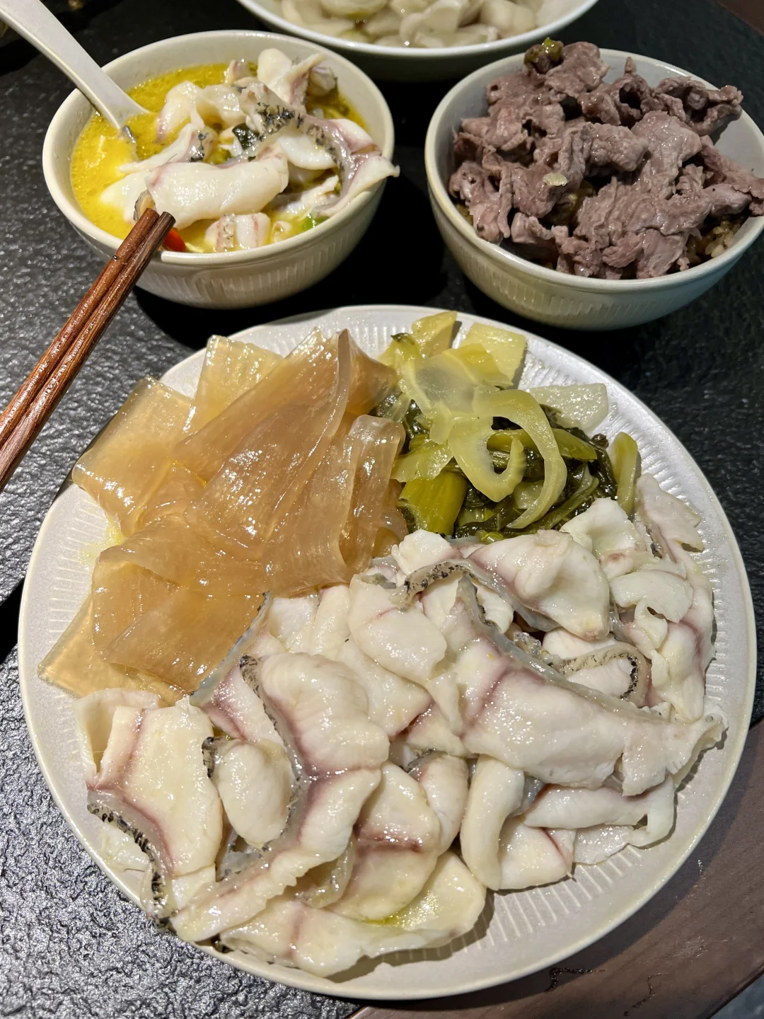 苏州！！吃酸菜鱼给泡菜！