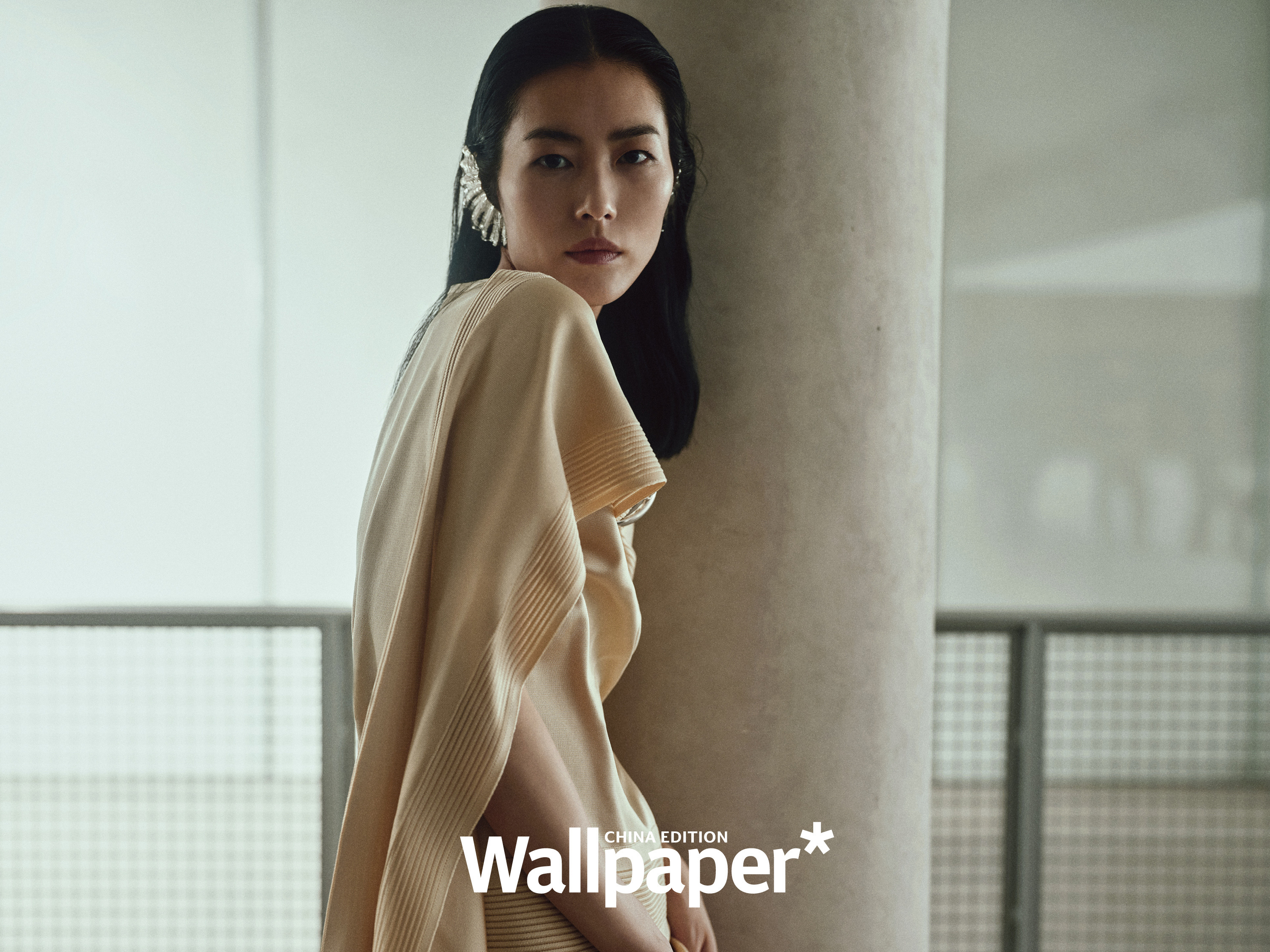 超模刘雯正式登上中文版 Wallpaper十月刊，迎来老朋友的八度亮相，三折叠封面范时髦范拉满，来感受下Chanel女郎的魅力～

#刘雯Wallpaper中文版十月刊封面# ​