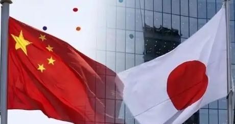 日本这下坐不住了！9月8日，日本政府因一项贸易措施向中方提出强烈抗议，背后牵动半导体供应链博弈

9月8日，日本内阁官房长官木原稔在记者会上公开表示，日本政府已经通过外交渠道向中方提出抗议，并要求撤销相关措施。起因是一项针对日本产关键半导体材料的临时贸易措施。表面上看，这项措施涉及的贸易金额并不算巨