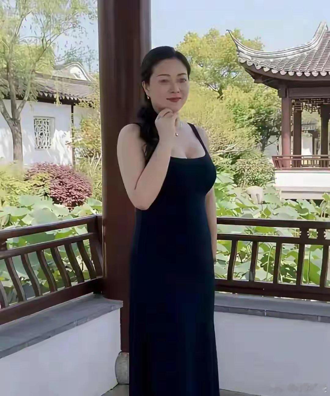 深圳42岁女生征婚：月入5万，深圳两套房，被2000万男人嫌弃太老一张...