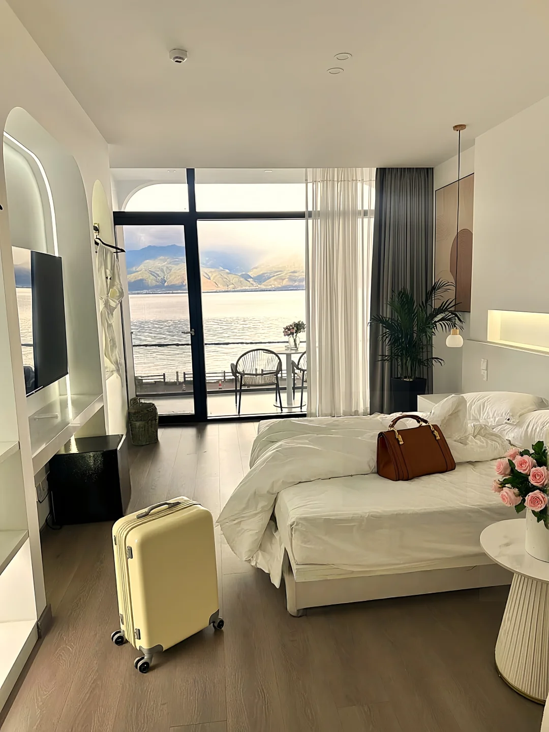 大理！步行1min洱海！😭180块！人生酒店