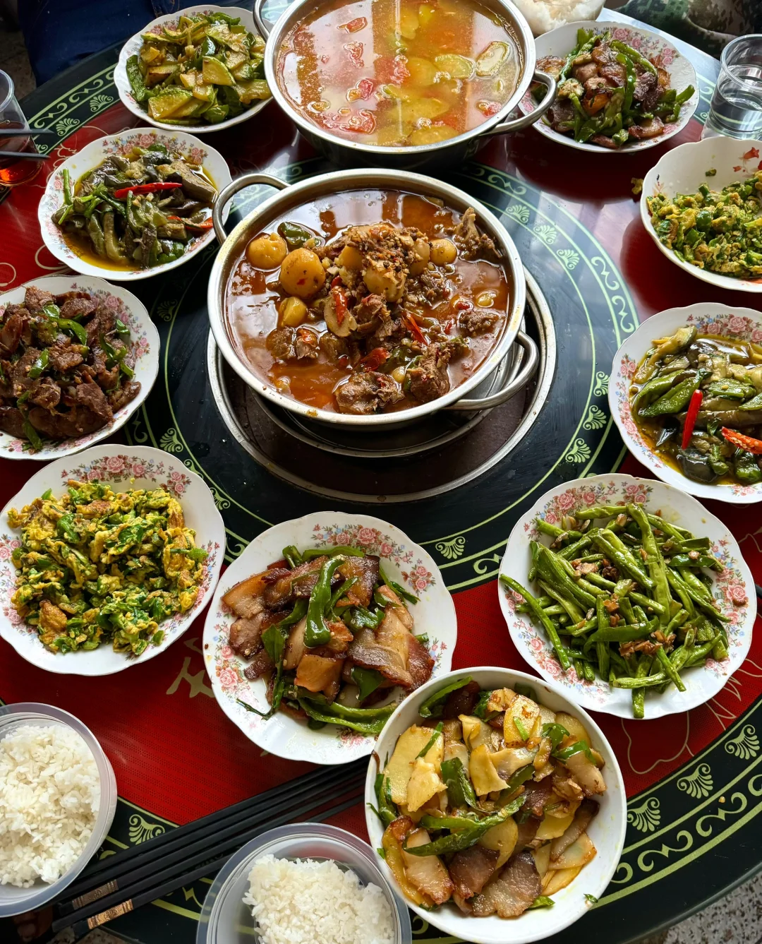 菜地里有啥就吃啥在乡下不用为买菜发愁