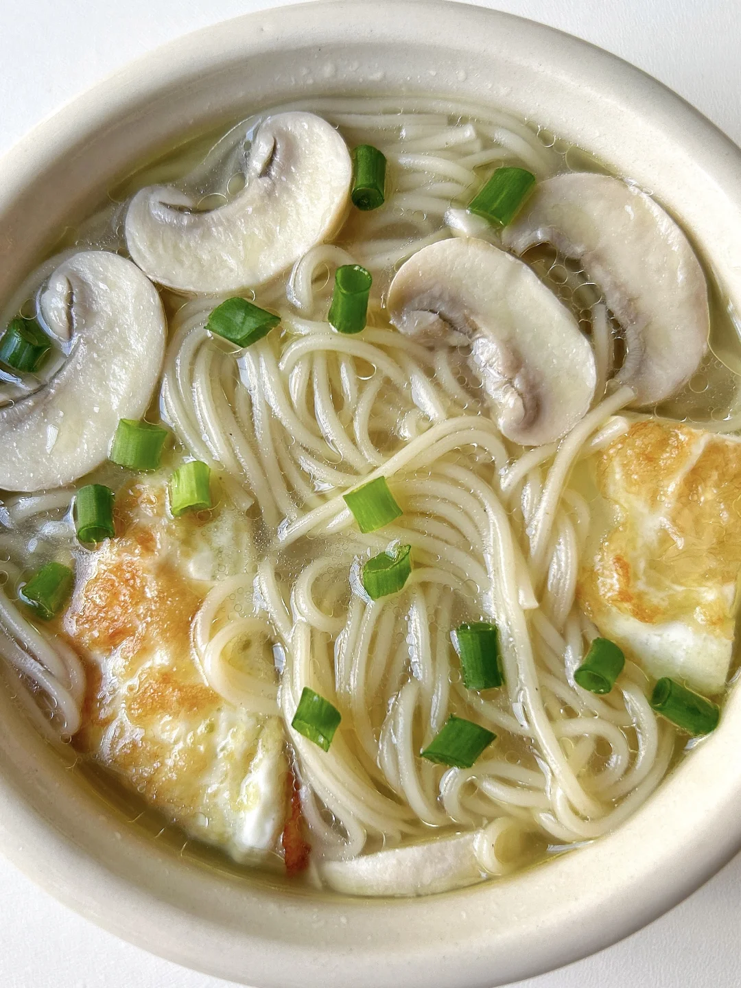 我儿子爱吃的口蘑鲜汤面🍜