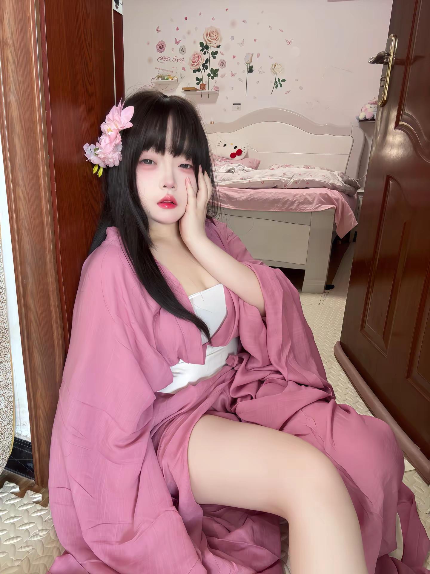 <p>纯欲天花板 <!--{img:0}--><!--{img:1}-...