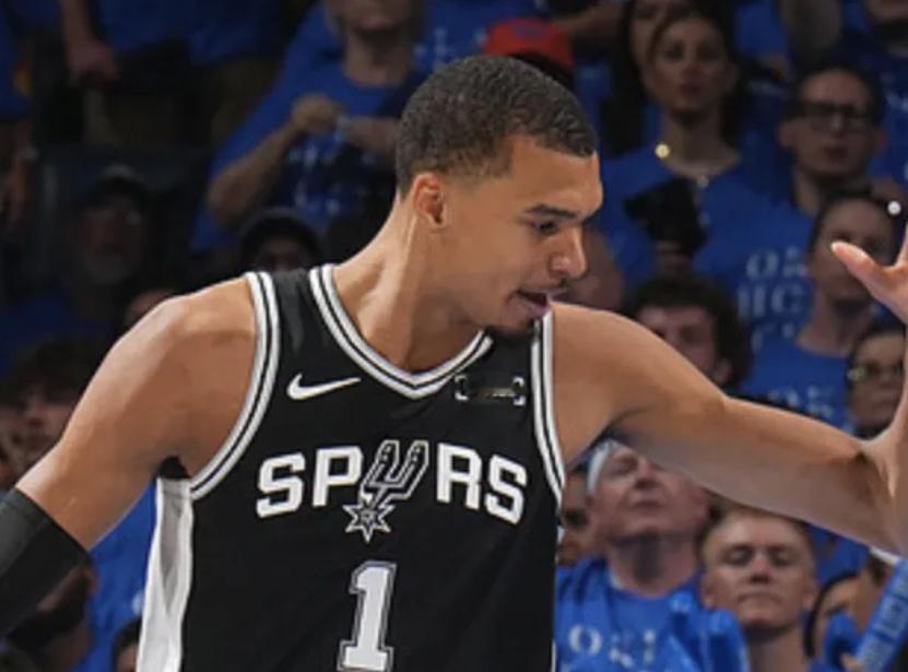 神预言！前NFL球星布雷蒂多年前看好文班：他是划时代天才  今天NBA...