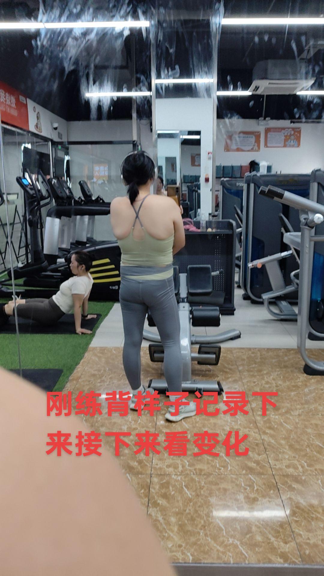 <p>美背训练 爱健身的小姐姐 健身 <!--{img:0}--><...