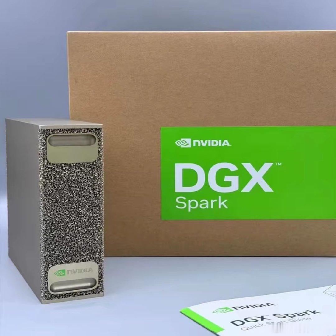 DGX Spark，全系高端AI超级计算机。
才一个月时间，涨价幅度直接抵一台苹果18。
而且市面上缺货严重，有货才是王道。

#英伟达# ​