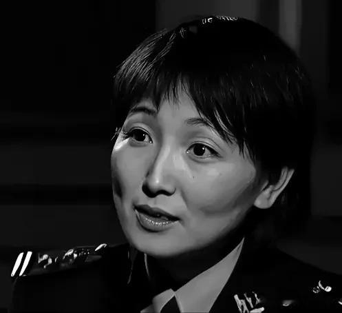 2007年，老检察官张飚牢里巡查，撞见张高平跪地哭诉：他和侄子被杭州“女神探”聂海芬硬办了铁案，蹲了十年大牢。
 
张飚是新疆石河子检察院的驻监检察官，日常工作就是到监狱巡查，接待服刑人员的申诉。史料参考最高检发布的案件纪实、央视《面对面》专题报道。那天在监狱，张高平看见他，再也绷不住，当场跪下，一