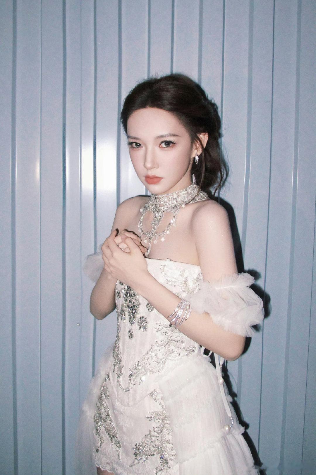 #程潇[超话]# 🧡#松下美发心动大使程潇#🍊#程潇# 

温柔风里藏着偏爱，我的目光只为你停留 ​