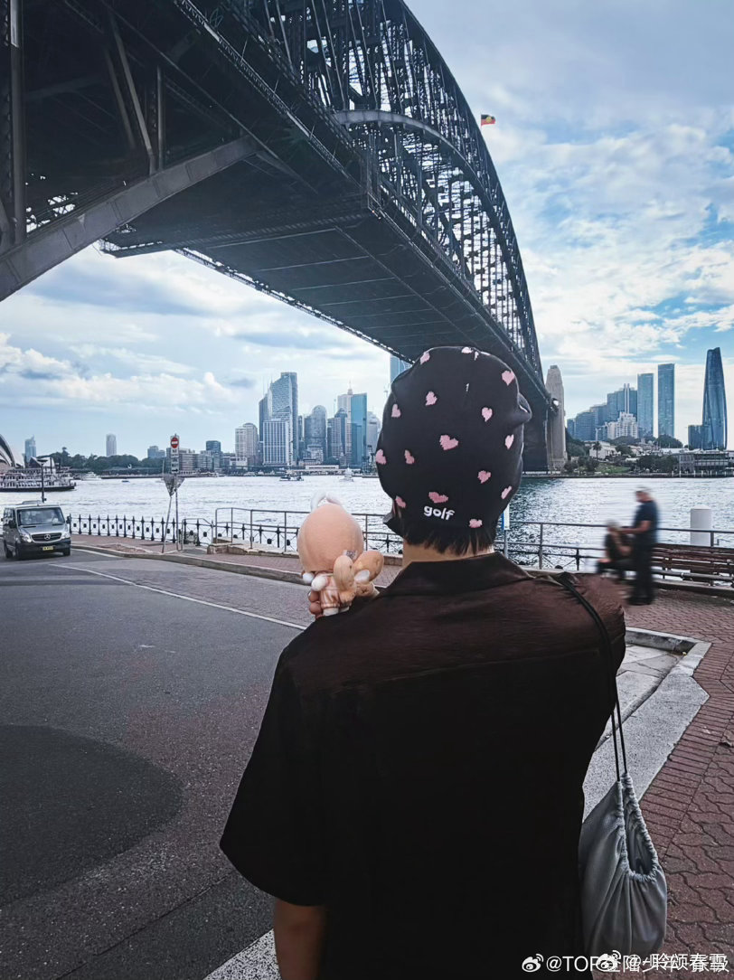 #张极[超话]#  你的肩膀是我豁达的天堂 ​