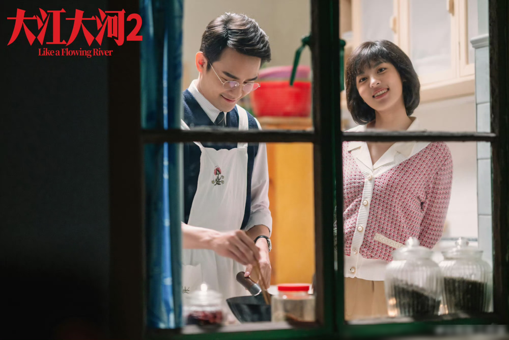 她老公拍《棋魂》拿奖那年，这姐们正在横店演丫鬟。
周放，就是《大江大河》里程开颜，《山海情》里车间主任。跟王凯搭了三回，观众才记住脸。戏外她跟刘畅是胡同里一起长大的，2017年扯证，零绯闻。
刘畅北电导演系科班，28岁靠《最好的我们》拿了广电最佳导演。后来拍《棋魂》，豆瓣评分干到8.6，本土化改
