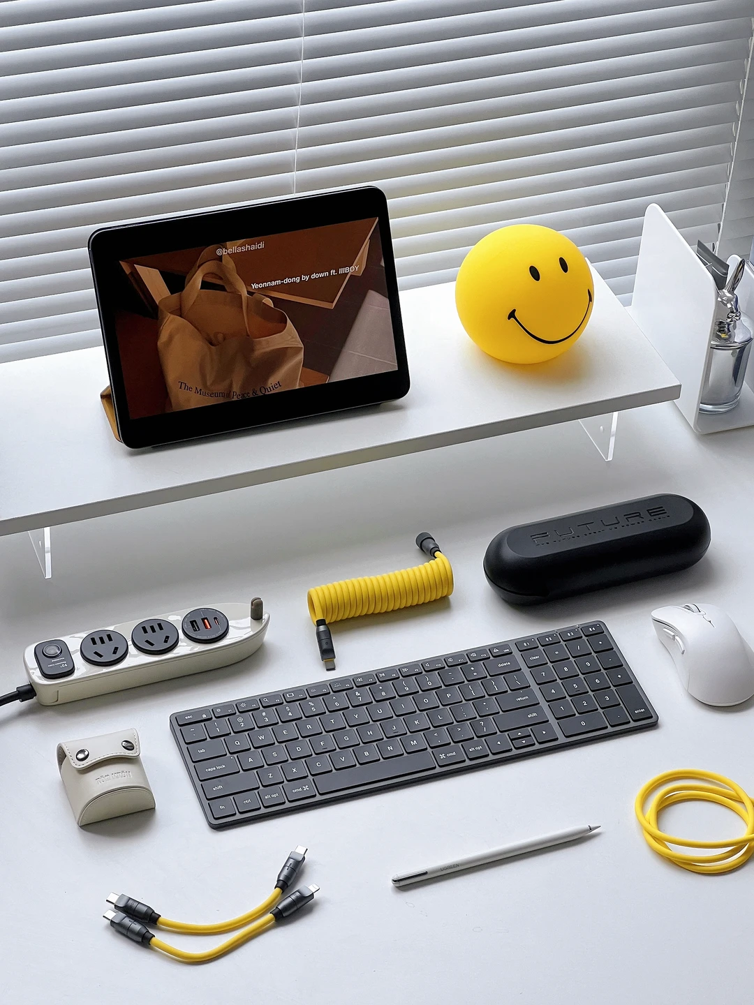 书桌日常｜打工人的ins风桌面配置