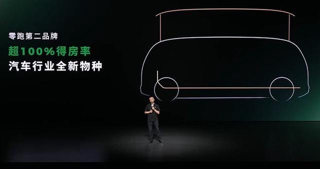 对标苹果！零跑第二品牌重构汽车形态！
2026零跑技术日媒体专访，朱江明对外阐述第二品牌战略，对标苹果iPhone颠覆功能机的逻辑
1、核心观点：做汽车行业的苹果
朱江明的逻辑：苹果并没有发明手机、触屏、MP3，而是做整合创新、生态创新、产品体验创新，把多种设备能力装进一台iPhone。
当下绝大多