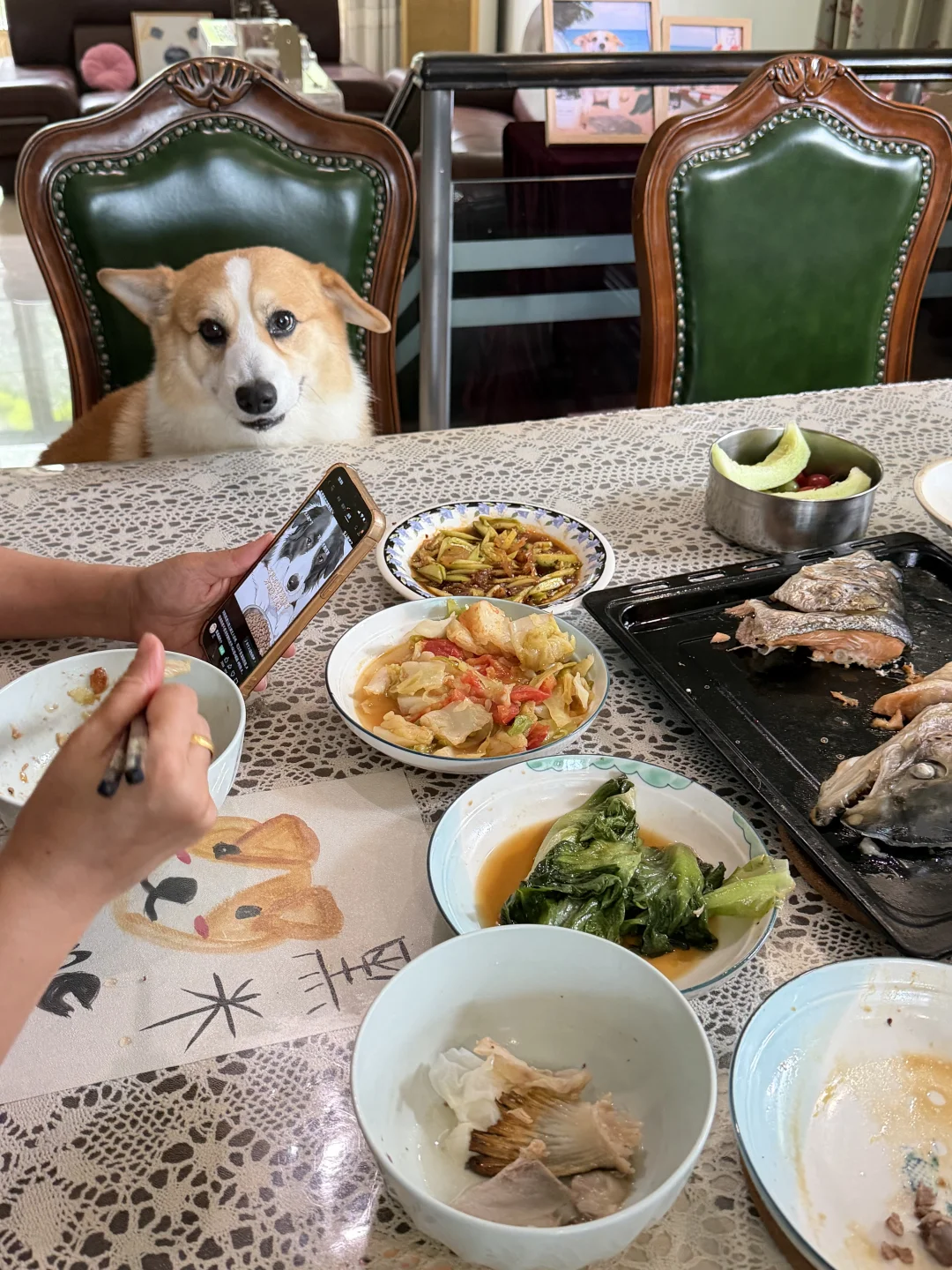 张姐 你吃完了吗 可以换我了