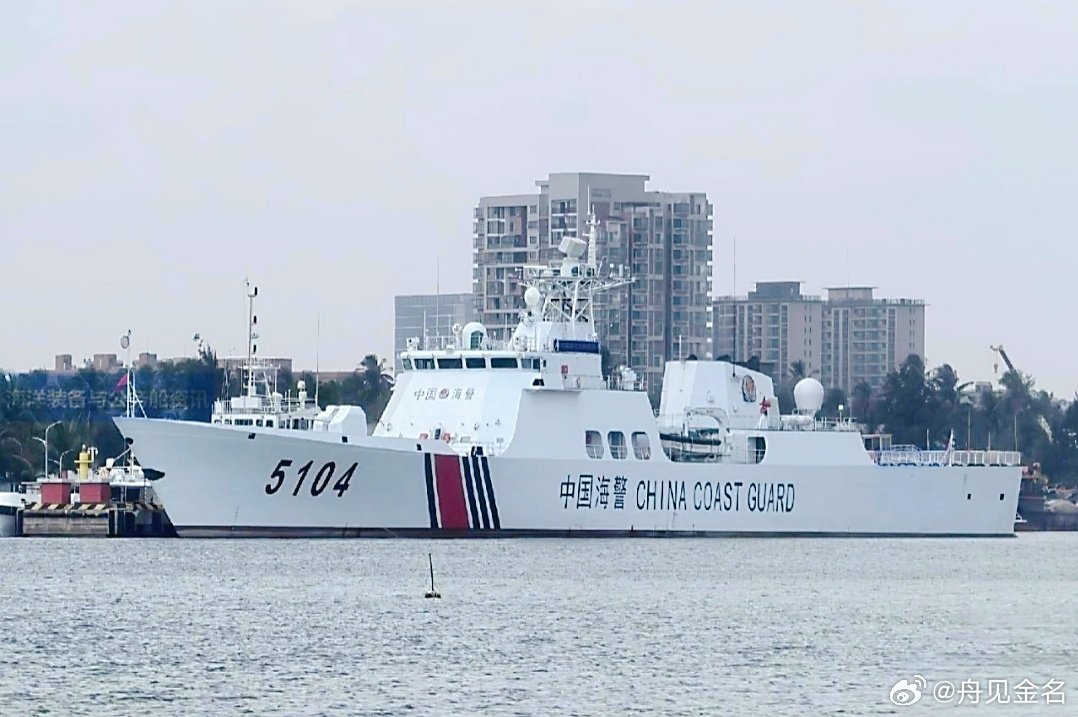 #中国海警[超话]# 🇨🇳中国海警5104舰，系海警101型高速执法舰，隶属于中国海警局直属第五局。#中国海警# [威武] #中国武警# [打call] #中国海洋执法# 
该舰命名可能会让菲🐒很烦躁，静候官宣…… ​