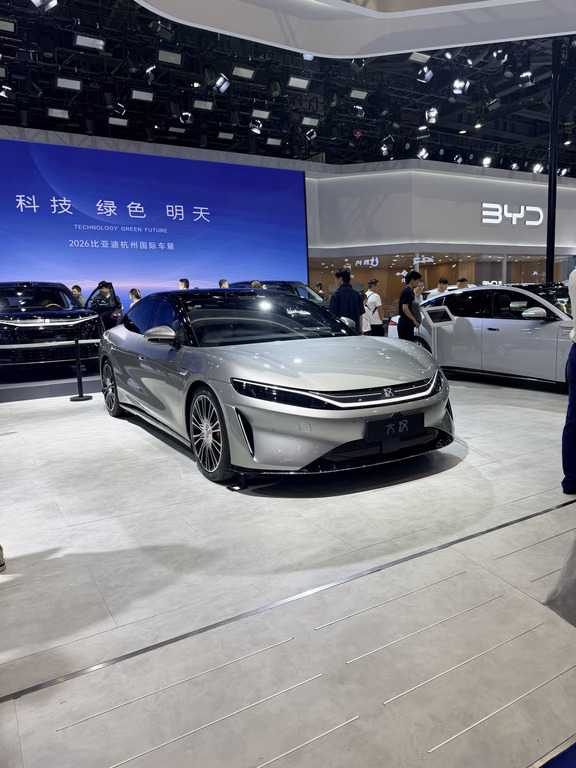 杭州车展偶遇比亚迪大汉实车