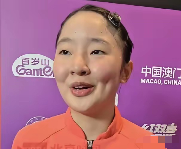 张本美和这得多轻视陈幸同？
听到记者问:半决赛和同同相遇后后，嘴角都压不住了！

她还坦言，自己目标是拿下2028洛杉矶奥运会单打冠军。王艺迪爆冷出局之后，张本美和士气高涨，半决赛两场全部是中日对抗。

不少球迷做出预判，认为陈熠4‑1击败早田希娜，陈幸同4‑3鏖战取胜，实现国乒会师决赛。但别光想着