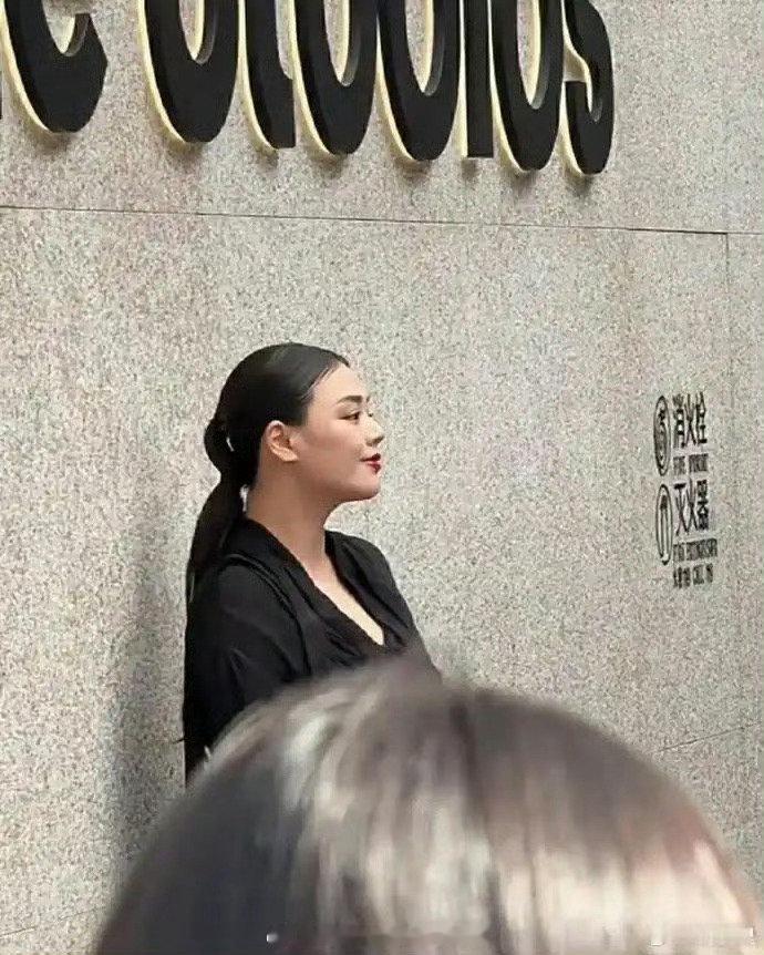 马思纯侧脸怎么变成这样了，我印象中她还是青春疼痛文学女主的样子 ​