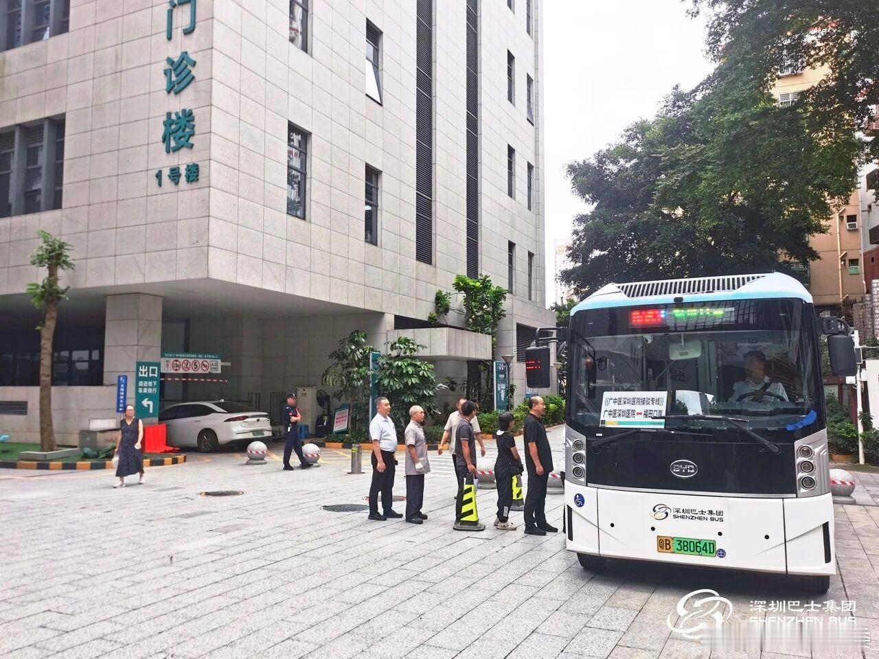【医专线+1！福田口岸过关，直达广州中医药大学深圳医院】过了关就能坐车直达医院！近日，深圳巴士集团联合广州中医药大学深圳医院的接驳专线正式运营。这条线有多方便——

① 过关即上车：从福田口岸上车，直达门诊楼门口；

② 地铁就能换乘：上行经过地铁2/8、9号线景田站和2/8号线梅景站，填补了 ​