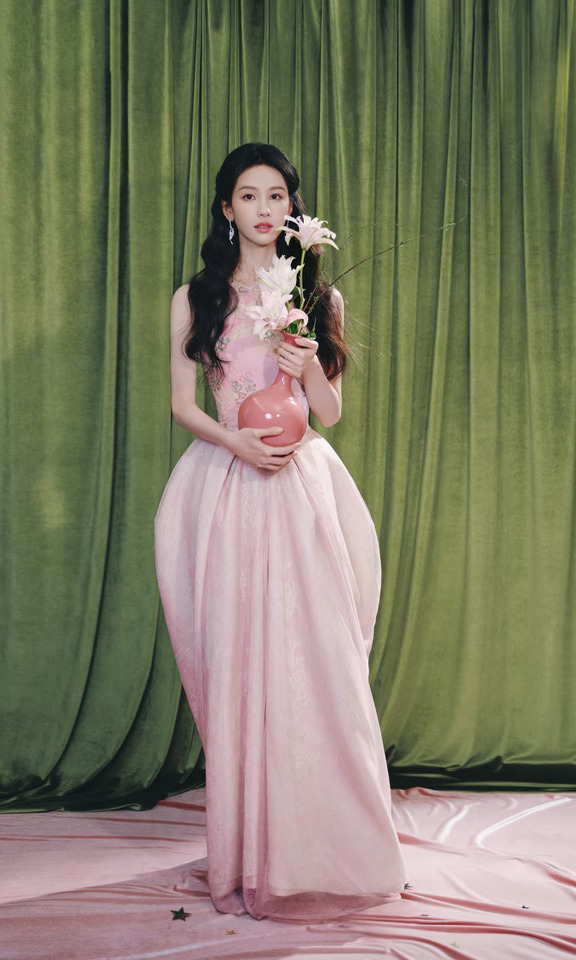 陈都灵百花迎春造型，优雅灵动！