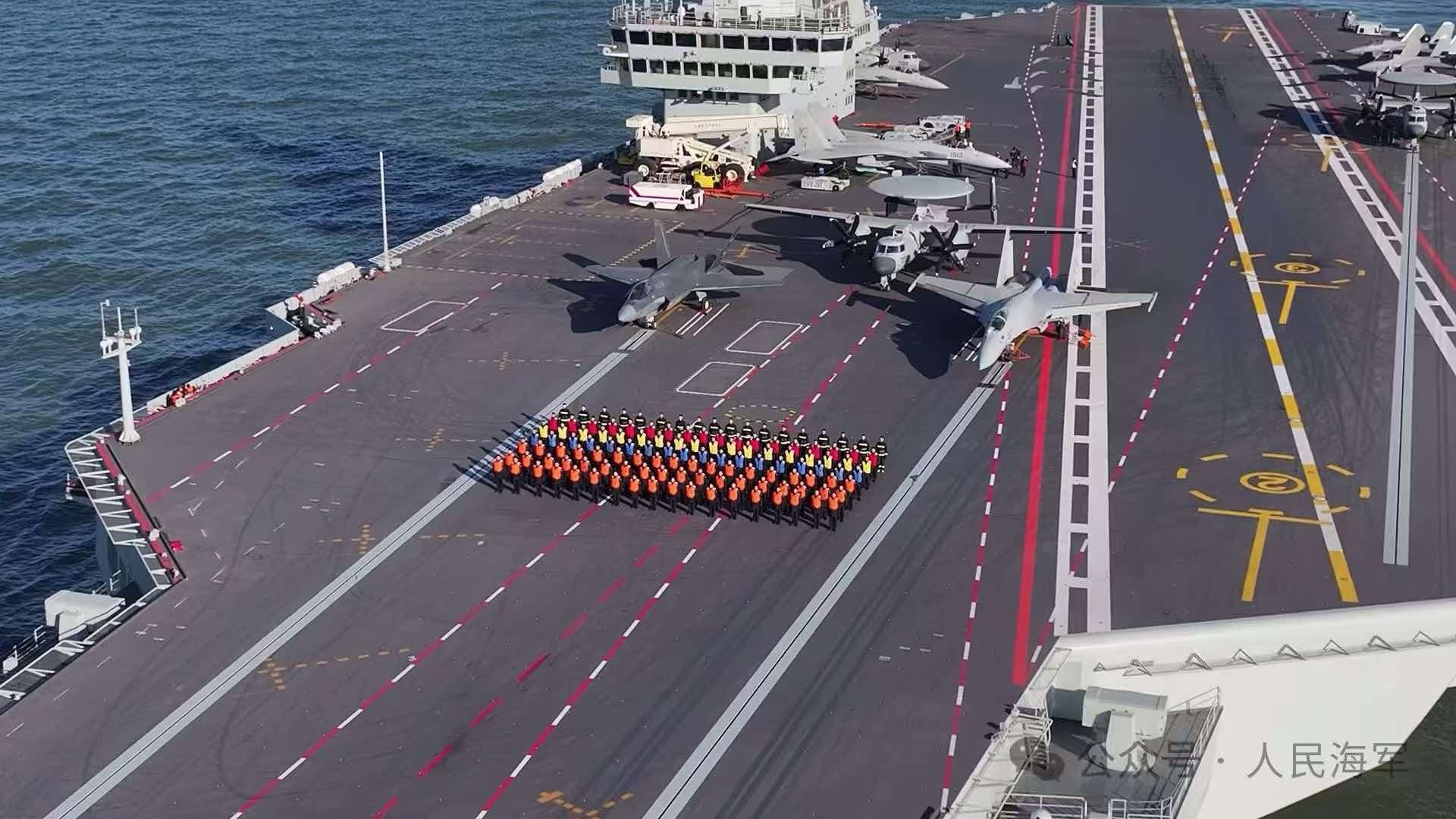 “福建”舰三剑客，歼-15T、歼-35和空警-600，，三条弹射器一条一架。后面还有1架歼-15T、2架歼-35和1架空警-600。
该有的都有了#海军[超话]##烽火问鼎计划# ​
