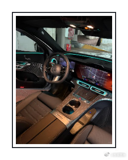 #一直觉得每一辆车都是有表情的##奔驰纯电glc#发布会结束来看看，特意选了工作日，结果等试驾等了两个小时，奔驰你还是太火了 ​