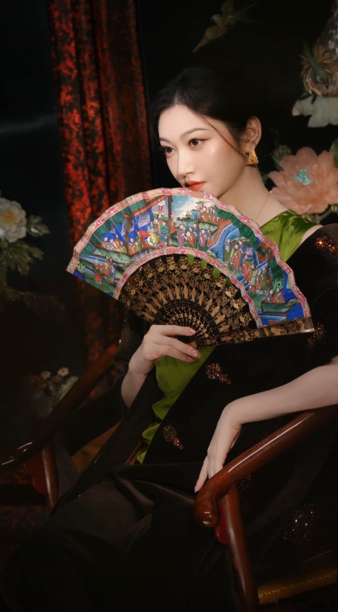 #景甜工作花絮掉落#疯狂存图，随便一截都好美啊[舔屏][舔屏][舔屏] ​