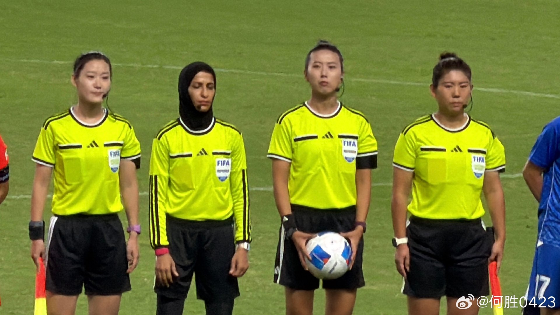 又看完了一场小众变态的比赛，亚运会女足四强产生，中国VS朝鲜，日本VS韩国，中国大概率输给朝鲜，韩国也很难赢日本，接下来很有可能中国韩国争夺一枚铜牌，中国大概率也打不过韩国[泪]
#中国女足1比0越南女足#  ​