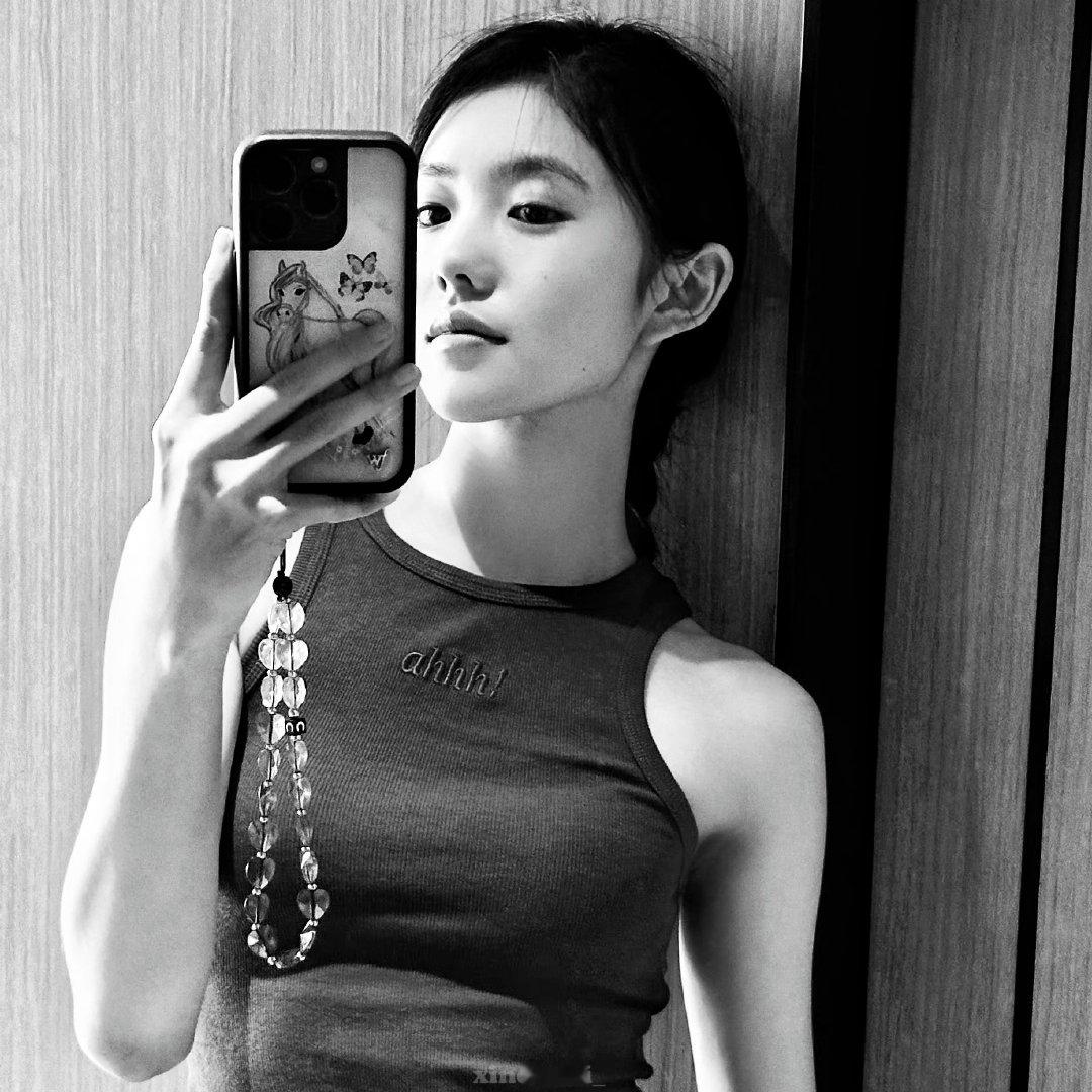 女神就这样睥睨一切吧..

#刘浩存001##刘浩存角色热度和男主对半开# ​