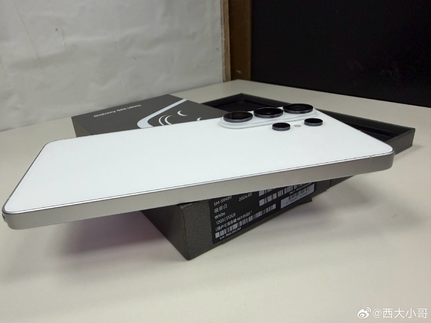 三星新款s26ultra国行白色12+512，全套完美99新，全国联保到27年6月份，目前港版系统谷歌全生态，可以刷回国行，7999 ​