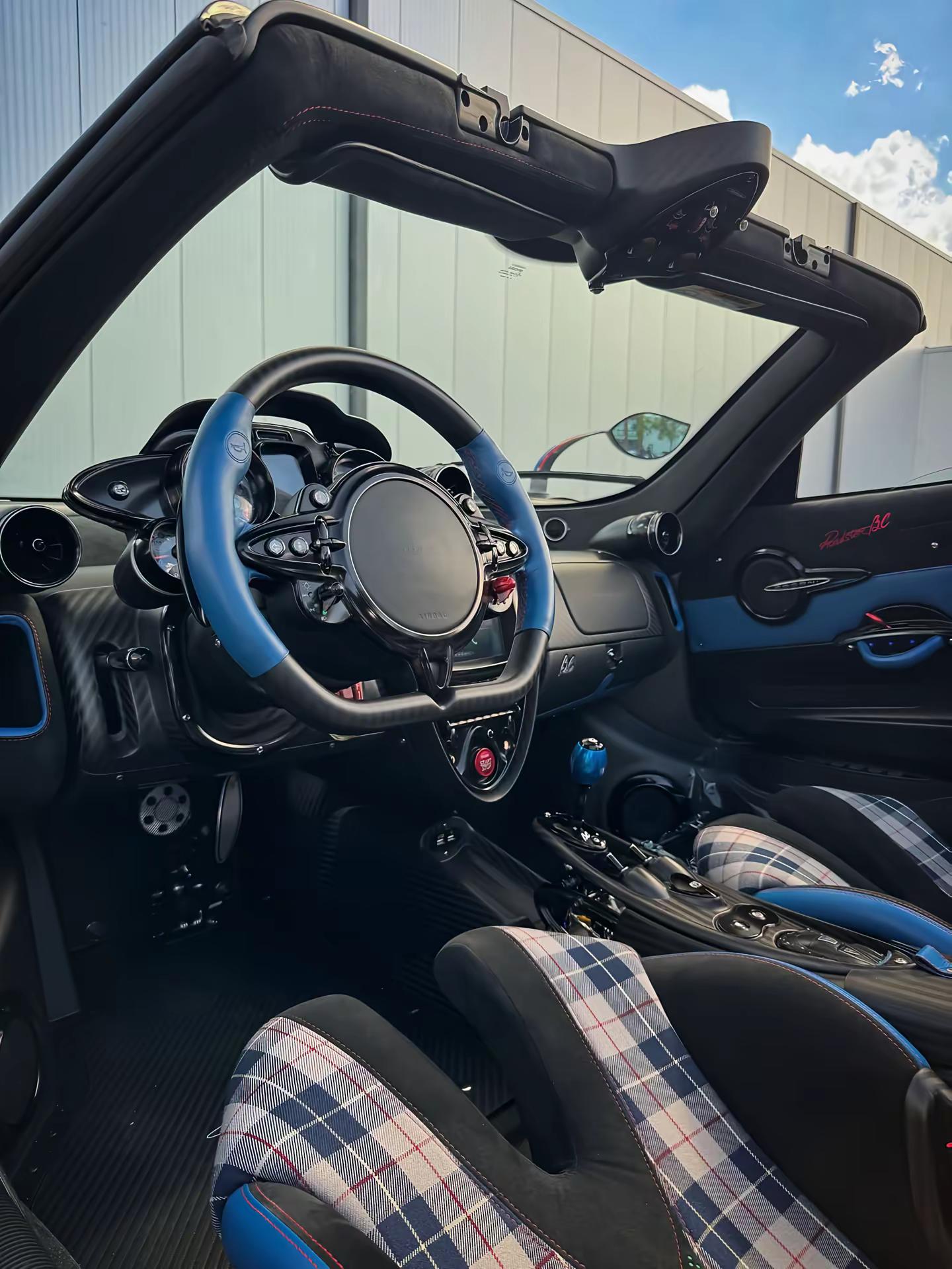 荷兰🇳🇱交付了首台Pagani Huayra Roadster BC挡不住的颜值 顶级超跑 hypercar 帕加尼