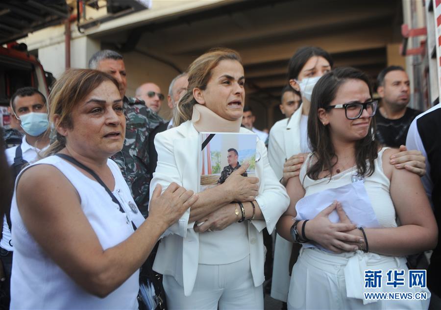 黎巴嫩: 因貝魯特爆炸去世的消防員葬禮-圖2