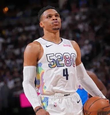 8月3日，NBA自由市场开启已经整整34天了。拉塞尔·威斯布鲁克的名字...