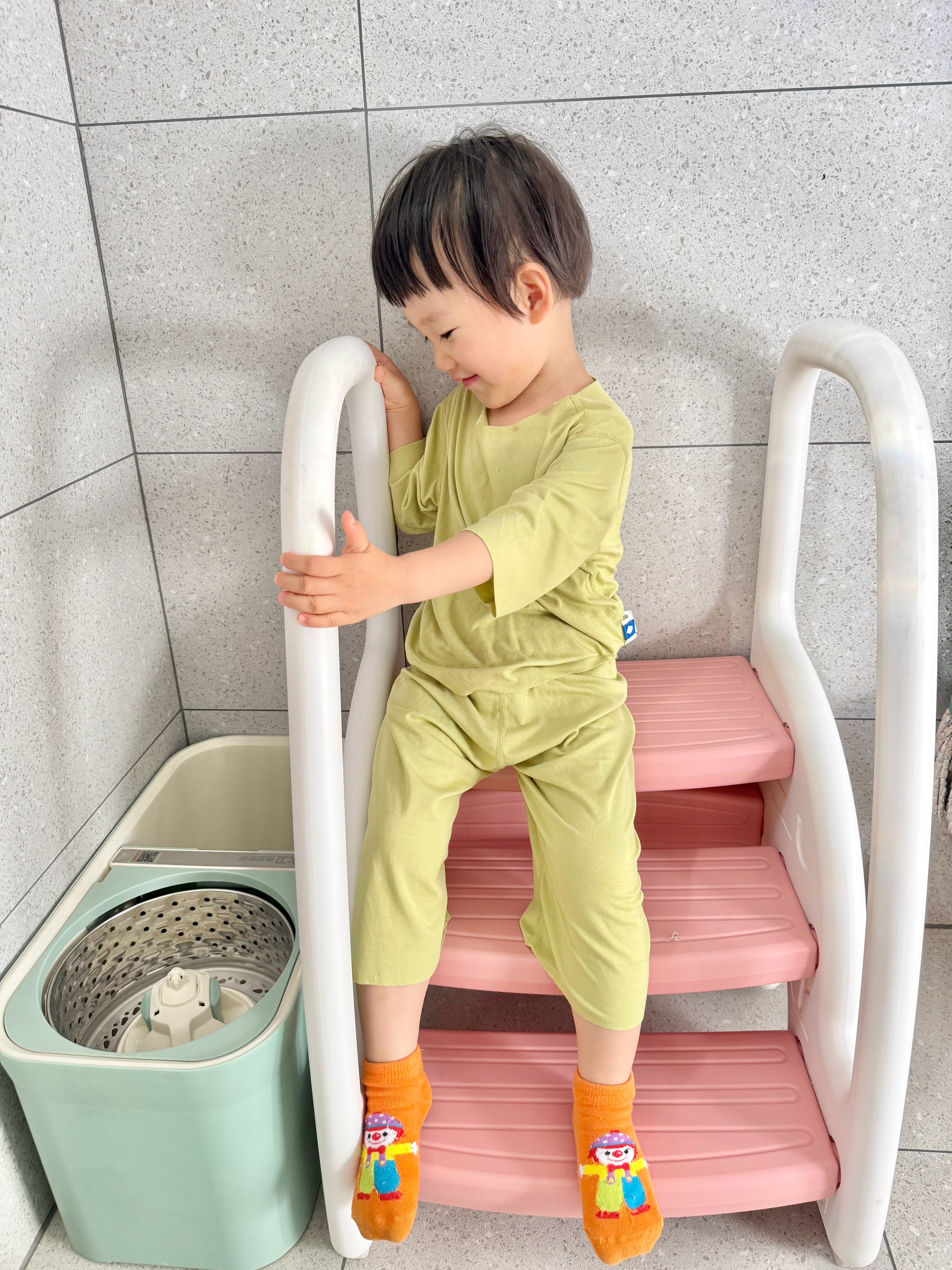 听说每个妈妈都有一个厕所搭子🚽  上个厕所，门关不了一点，只要被她发...